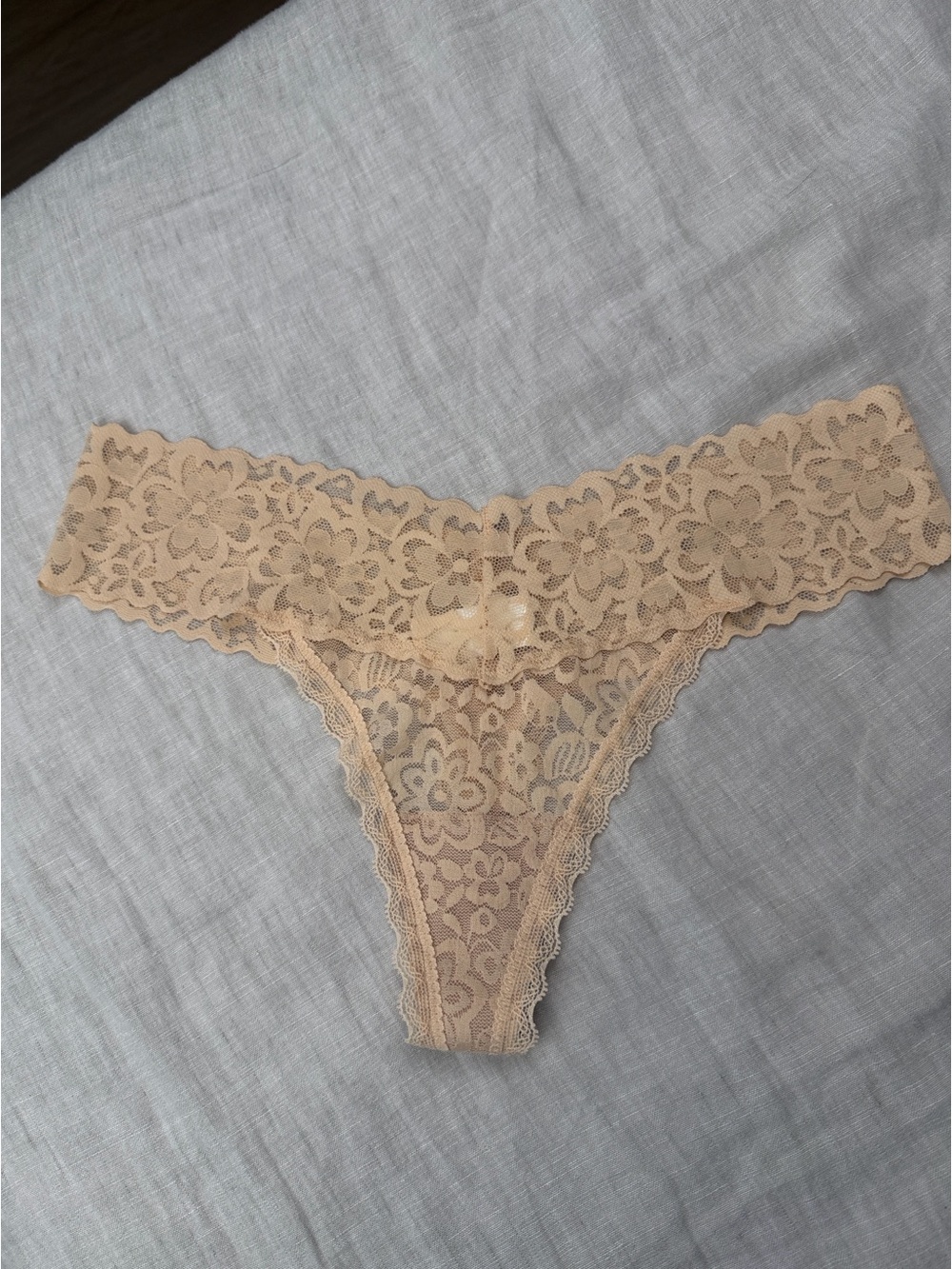 NWOT Luna & Sun Lace Thong Panty M